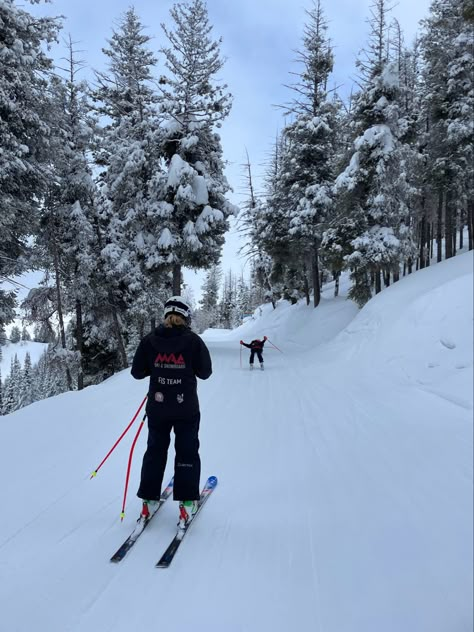 Ski Instructor Aesthetic, Ski Core, Ski Photos, Ski Pics, Skiing Aesthetic, Ski Culture, Ski Bunnies, Ski Instructor, Ski Bums