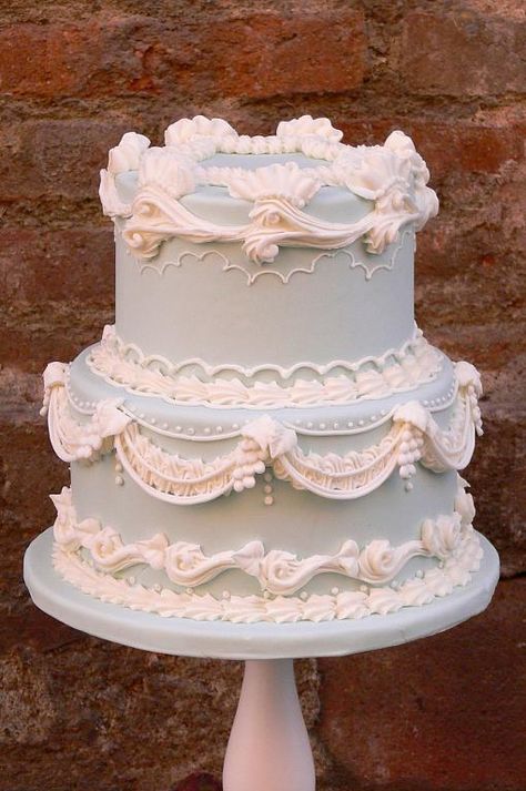 Aprender o Método de Lambeth, UMA avançada craftsy Decoração de Bolos Classe Wedding Cake Piping Designs, Wedding Cake Piping, Cake Piping Designs, Vintage Pasta, Bolo Vintage, Cake Piping, Cupcakes Decorados, Cake Decorating Classes, Tiered Cake