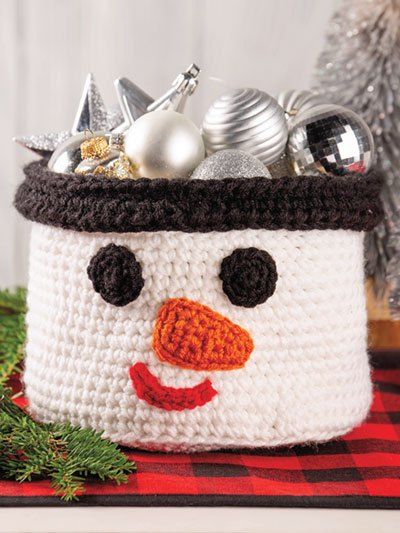 Crocheted Snowman, Basket Crochet Pattern, Annie's Crochet, Crochet Storage Baskets, Basket Crochet, Christmas Crochet Pattern, Confection Au Crochet, Crochet Snowman, Crochet Storage