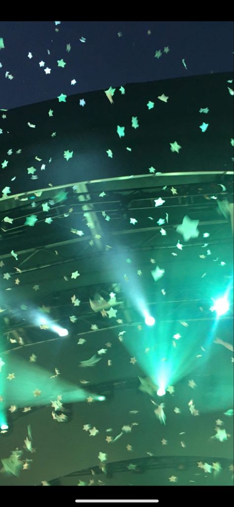 Green Light Lorde Aesthetic, Green Lighting Aesthetic, Green Concert Aesthetic, Green Space Aesthetic, Green Star Aesthetic, 80s Disco Aesthetic, Sea Green Aesthetic, Confetti Aesthetic, Shimmer Aesthetic