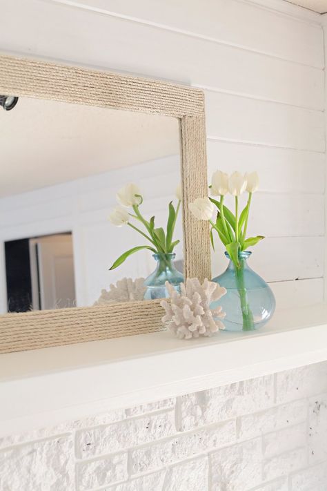 Diy Mirror Frame Square, Diy Rope Mirror Frame, Jute Mirror Diy, Macrame Square Mirror, Diy Square Mirror Frame Ideas, Nautical Mirror Diy, Square Mirror Wall Decor Diy, Diy Square Mirror, Mirror Redo Diy