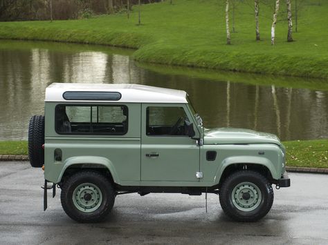 Vintage Land Rover Car Wheels Rims, Land Rover Defender 90, Overland Vehicles, Defender 90, Land Rover Series, Land Rovers, Car Wheels, Station Wagon, Cute Cars