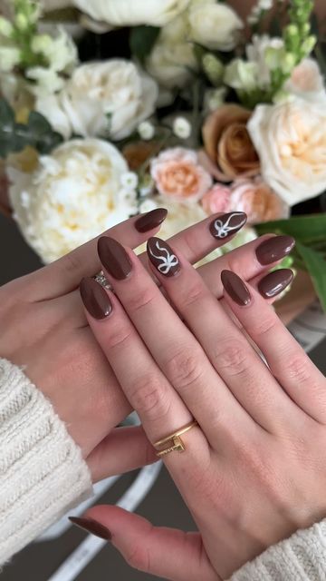 Alina on Instagram: "The bows!!! 🎀🥹🤎 I think it would look so cute to put a different bow on each finger too! Save for inspo or send to a friend who is getting their nails done this week! #nailsinspo #boycottboringnails #bownails #dippowdernails #newmom #momselfcare #thanksgivingoutfit #naildesigns" Fall Nail With Design, Bow Fall Nails, Coquette Fall Nails, Brown Nails With Bow, Fall Nails With Bows, Short Gel Fall Nails, Brown Bow Nails, Fall Bow Nails, Fall Accent Nail