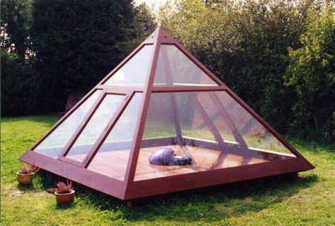 Cool idea... greenhouse and meditation space? Diy Pyramid, Outdoor Meditation Space, Pyramid House, Outdoor Meditation, Greenhouse Design, Meditation Rooms, Greenhouse Plans, Healing Space, Geodesic Dome