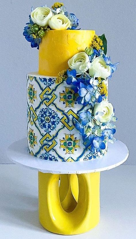 Amalfi Cake Design, Dolce And Gabbana Cake, Blue And Yellow Birthday Cake, Blue And Yellow Cake, Majolica Dress, Creative Plates, 19 Bday, Colourful Cake, Happy Cakes