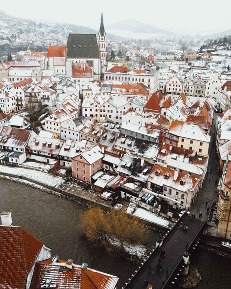 View of Cesky Krumlov from Cesky Krumlov Castle Tower via @finduslost | Cesky Krumlov, Czech Republic is a beautiful medieval town a short distance outside of Prague. Picturesque cobblestone streets, pastel buildings and a castle overlooking the city, this charming, walkable city should not be overlooked. Visit finduslost.com for the full guide. #czech #ceskykrumlov #prague #medievalcastle #finduslost Cesky Krumlov Photography, Prague Czech Republic, Landlocked Country, Nightlife Travel, Hong Kong Travel, Las Vegas Hotels, Croatia Travel, Italy Travel Guide, Medieval Town