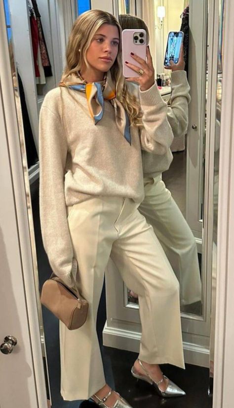 Sophia Richie, Look Adidas, Skandinavian Fashion, Scarf Outfit, Sofia Richie, Looks Street Style, 가을 패션, Home Fashion, Mode Inspiration