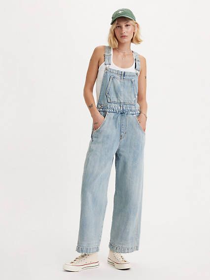 Everyone needs a good pair of overalls, and these Apron Overalls combine a ’90s-inspired loose fit with carpenter-style detailing. And because we're all about utility, we gave it a bunch of pockets and adjustable straps. Vintage-inspired overalls Cut with a loose fit With adjustable straps Features a straight leg and ankle length Crafted from non-stretch denim With a front tie detail We made this garment with post-industrial recycled cotton Women’s Overalls, Patagonia Overalls, Levi Overalls, Colored Overalls, Levis Overalls, Cozy Clothes, Vintage Overalls, Women's Overalls, 19th Birthday