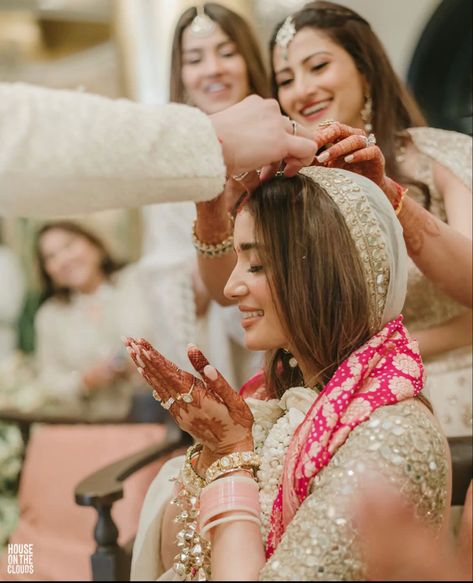 Arpita Mehta Wedding, Groom Indian Wedding Outfits, Indian Wedding Aesthetic, Arpita Mehta, Beautiful Bangles, Indian Wedding Favors, Indian Wedding Poses, Groom Photoshoot, Bridal Chura