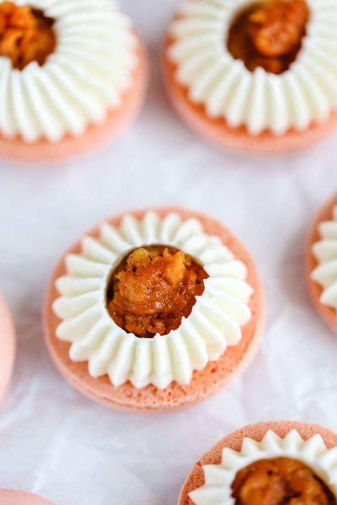 Sweet And Savory Macarons, Carrot Cake Macarons, Boozy Macarons, Carrot Macarons, Macaron Cheesecake, Macarons Filling Recipe, Spring Macarons, Easter Macarons, Macaron Shop