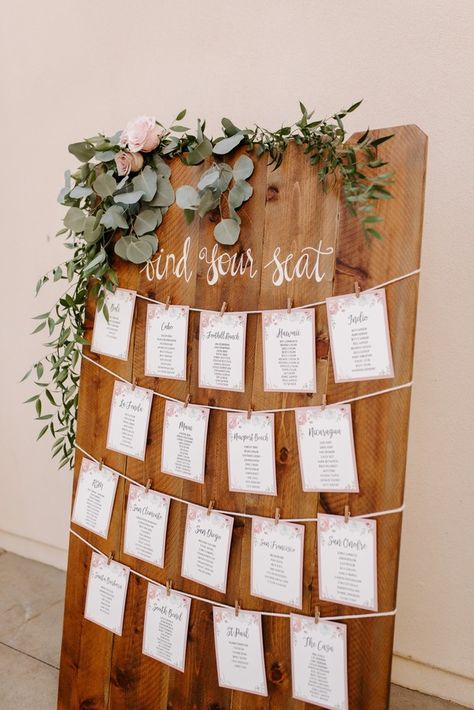 Sitting Board Wedding, Wedding Sitting Charts, Sitting Arrangements For Wedding, Wedding Sitting Arrangement, Sitting Charts For Weddings, September Wedding Decorations, Wooden Wedding Signs Diy, Wedding Sitting Chart, Wedding Sitting Plan