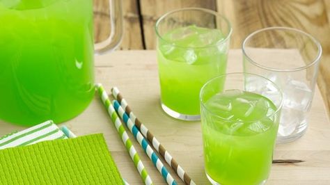 Pineapple juice and ginger ale is the key to creating this refreshing green punch that serves 16. Green Punch Recipes, Green Punch, Ninja Turtles Birthday Party, Lime Punch, Ninja Turtle Party, Ninja Turtle Birthday, Turtle Party, Party Punch, Green Drinks