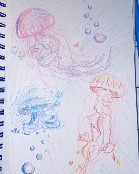 Aquatic jellyfish colored pencil drawings Easy Bubble Drawing, Drawing Aquarium, Bubble Sketch, Bubble Drawings, Jelly Fish Drawing Aesthetic, Drawing Bubbles, Jellyfish Coloring, Aquatic Drawings, Bubble Doodles