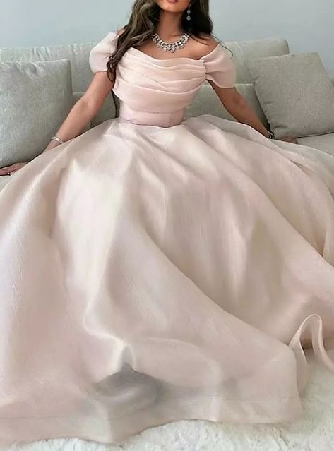 Short Off Shoulder Dress, Off Shoulder Tulle, Straight Wedding Dresses, Passport Pictures, Gown Elegant, Mother Wedding Dress, Dresses Formal Elegant, Evening Gowns Elegant, Bohemian Wedding Dresses