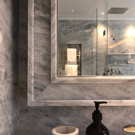 Bathroom Design Marble, Penthouse Luxury, Mirror Luxury, Marble Mirror, Marble Tile Bathroom, Stone Mirror, Bathroom Vanity Makeover, Framed Mirrors, Bathroom Vanity Designs