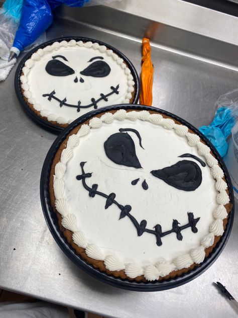 Cookie Cake Halloween Design, Funny Cookie Decorating Ideas, Cookie Cake Decorating Ideas Halloween, Halloween Cookie Cakes Ideas, Happy Birthday Cookie Cake Designs, Halloween Cookie Cake Ideas, Halloween Message Cookies, Fall Cookie Cakes, Halloween Cookie Cake Designs