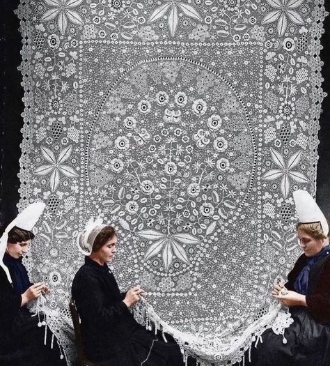 WAK 🐑✌️ on Instagram: “Lacemakers in Brittany, France around 1920 😍 #art #diy” Squash Blossom Jewelry, Star Trek Show, Colorized Photos, Lace Art, Brittany France, Photo Restoration, Bobbin Lace, Lace Making, Antique Lace