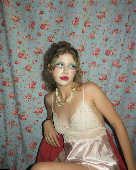 #doll #dollmakeup #cute #dressup Doll Like Photoshoot, Clown Doll Costume, Vintage Doll Costume, Doll Clown Costume, Doll Costume Aesthetic, Doll Outfits Human, Porcelain Doll Outfit, Cracked Doll Costume, Doll Inspired Photoshoot