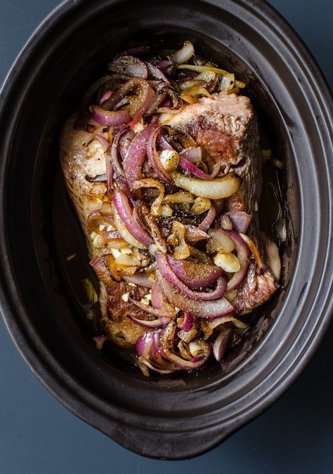 If you ask me about comfort food, I will answer promptly: Slow-cooked brisket. This old-fashioned pot roast, cooked quietly in the slow cooker all day with just a handful of ingredients and a mess of caramelized onions, makes a rich broth and meat that melts in your mouth. Sunday dinner, weeknight supper — whenever you eat it, this is a classic dish both convenient and comforting. Slow Cooked Brisket, Slow Cooker Brisket, Slow Cooker Dinner, Bolognese Sauce, Cooking Lessons, Onion Recipes, Slow Cookers, Crock Pot Slow Cooker, Crock Pot Cooking