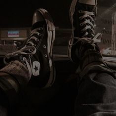 Black Converse Aesthetic, All Star Aesthetic, Grunge Outfits Men, Dark Grunge Aesthetic, Converse Aesthetic, Rock Aesthetic, Smen, Golden Trio, Dark Grunge