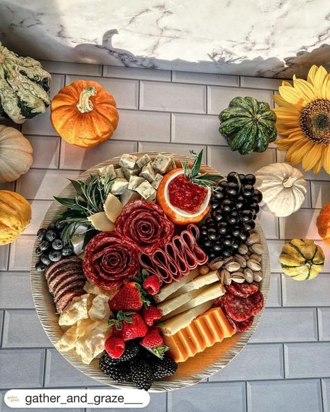 Every time I see a perfectly arranged charcuterie board, I’m absolutely mesmerized! As a huge fan of charcuterie boards, I believe they have this magical Animal Charcuterie Board, Restraunt Ideas, Thanksgiving Charcuterie Board Ideas, Thanksgiving Charcuterie Board, Snack Platters, Thanksgiving Charcuterie, Cheese Charcuterie Board, Charcuterie Board Ideas, Snack Platter