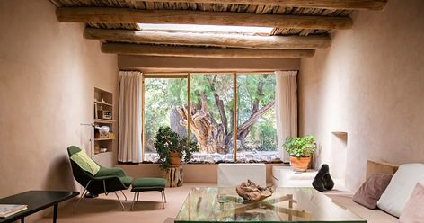 Go inside the home and studio of legendary artist, Georgia O'Keeffe. Barbara Hepworth, Georgia Okeefe, Georgia O Keeffe, O Keeffe, Artist House, Inverness, Taos, Chic Home, Cheap Home Decor