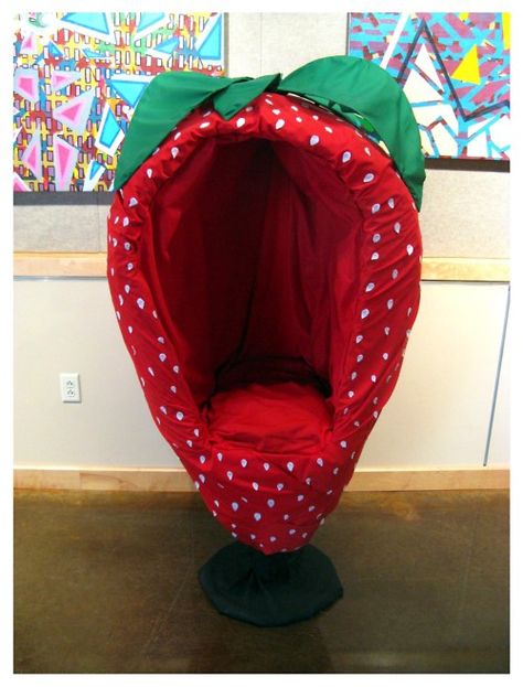 Strawberry chair...............................................    Jen really?????? Strawberry Delight, Weird Furniture, Strawberry Fields Forever, Strawberry Decorations, Strawberry Patch, Strawberry Fields, Play House, Chic Home, Strawberry Shortcake