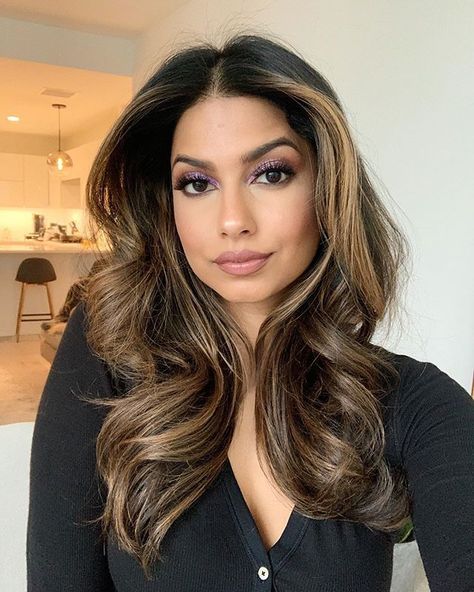 Fall Hair Color For Brunettes Green Eyes, Low Maintainence Hair Color Brunette, Low Maintenance Highlights For Dark Hair, Hair Color Low Maintenance, Olive Skin Hair Color Ideas, Latina Hair Color Ideas Olive Skin, Low Maintenance Balayage Brunettes, Low Maintenance Hair Color For Dark Hair, Fall 2022 Hair Colors