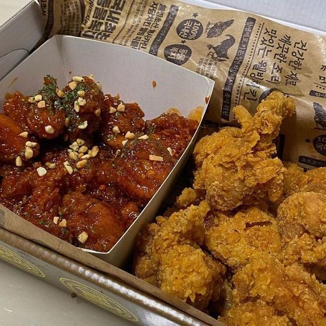 korean fried chicken, food lover, food, korean recipes, korean chicken, recipes, korean restaurant Crunchy Fried Chicken, Snacks Japonais, Korean Fried Chicken Recipe, Fried Chicken Recipe, Korean Fried Chicken, Food Babe, Delicacy Food, Food O, Food Drinks Dessert