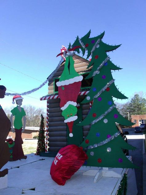 Classic Christmas Parade Float, Elf Christmas Float Ideas, Christmas Movie Parade Float Ideas, Grinch Float Parade Ideas, Grinch Float, Christmas Parade Float Ideas, Holiday Parade Floats, Christmas Floats, Parade Float Ideas