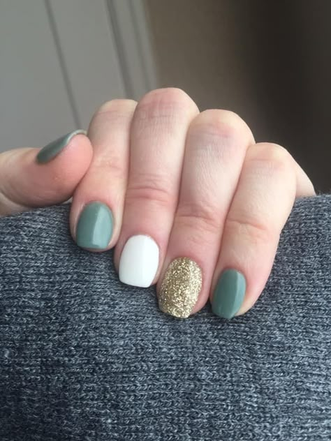 Edgy Dip Nails, Sage Green Dip Powder Nails, Sage Green Nails With Gold, Green And Gold Gel Nails, Green Dip Nail Ideas, March Dip Nails Ideas, March Gel Nails Ideas, Powder Dipped Nails Colors Fall, Sage Green And Gold Nails