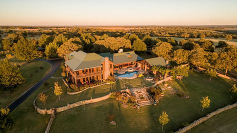 Terry Bradshaw’s Sprawling Oklahoma Ranch Is On the Market Fayette County, Ranches For Sale, Equestrian Facilities, Farm Buildings, Horse Ranch, Luxury Estate, Lake Fishing, Ranch House Plans, Small Ponds