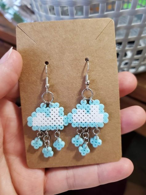 Iron Beads Jewelry, Perler Beads Designs Pattern Easy, Perler Bead Hair Clip, Iron Bead Patterns, Perler Beads Earrings Ideas, Hamahelmet Ideas, Perleplader Ideas Diy, Small Pearler Bead Ideas, Cute Hama Bead Ideas