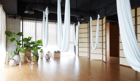 Yoga Studio Interior, Yoga Room Design, Arte Yoga, Yoga Studio Design, Wellness Studio, Yoga Space, Yoga Design, Studios Architecture, Practice Yoga