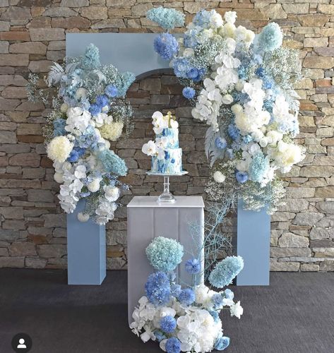 Light Blue Wedding Backdrop, Blue Decorations Wedding, Blue And White Wedding Backdrop, Blue And White Engagement Party, Blue Bridal Shower Decorations, Flower Backdrop Wedding, Blue White Weddings, Baby Shower Announcement, Wedding Stage Design