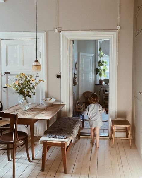 Cozy Small Home, Warm Scandinavian Interior, Scandinavian Homes, Decor Kitchen Ideas, My Scandinavian Home, Room Of One's Own, Tiny Spaces, House Inside, Tiny House Interior