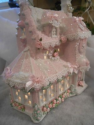 Pink Victorian Christmas, Chic Christmas Decor, Pink Victorian, Christmas Houses, Shabby Christmas, Pink Xmas, Glitter Houses, Sugar Plum Fairy, Pink Christmas Decorations