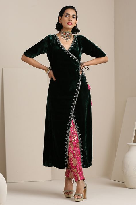 Shop for these amazing collections of Green Velvet And Pure Banarsi Brocade Lining Cotton Kurta & Pant Set For Women by Weaver Story online at Aza Fashions. Velvet Kurta Designs Women, A Line Suit Designs, Kurta Styles For Women, Velvet Kurta Designs, Velvet Suits Women Indian, Banarsi Suit Design, Velvet Dress Ideas, Velvet Designer Suits, Velvet Kurta Set