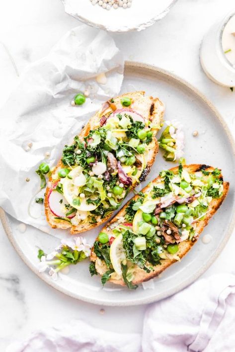 Vegan Sandwich Recipes Open Faced Sandwiches, Herbed Cream Cheese, Spring Vegetables Recipes, Open Sandwich, Vegetarian Sandwich Recipes, Healthy Spring Recipes, Vegan Sandwich Recipes, Baked Kale, Grill Sandwich