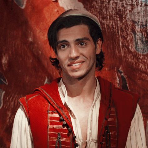 Aladdin Icons, Mena Massoud Aladdin, Aladdin Arabian Nights, Prince Ali, Aladdin Live, Mena Massoud, Childhood Crushes, Aladdin 2019, Arabian Night