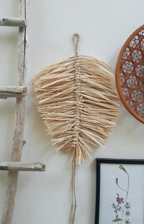 Feather Diy, Hygge Decor, Fiber Artist, Macrame Projects, Artist On Instagram, Diy Videos, Yarn Crafts, Simple Patterns, The Knot