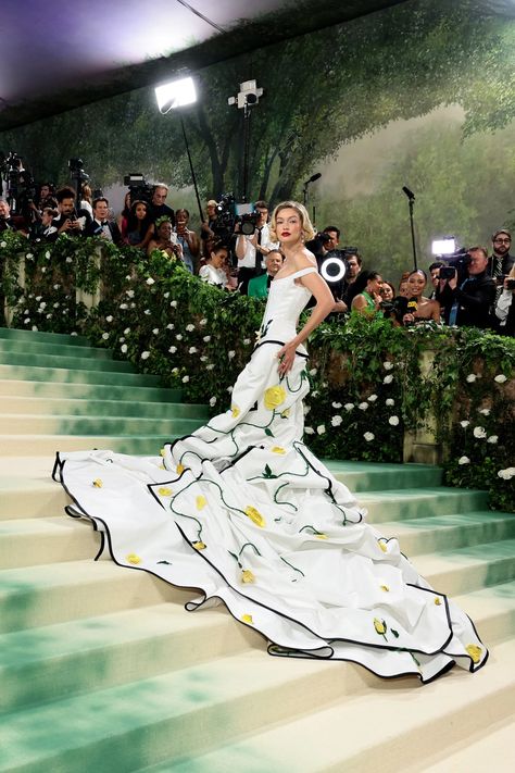 Gigi Hadid’s 2024 Met Gala Dress Took Over 13,500 Hours to Create | Vogue Met Gala Dresses, Gala Fashion, Elsa Pataky, Met Gala Red Carpet, Teyana Taylor, Emma Chamberlain, Helen Mirren, Ashley Graham, Anna Wintour