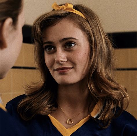 Jackie Taylor, Ella Purnell, Character Icon, Yellow Jackets, Yellow Jacket, Brunette Girl, Dream Hair, I Love Girls, Iconic Characters