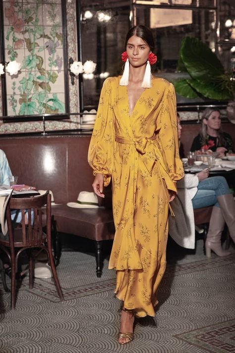 Estilo Hippie, Silk Wrap Dresses, Johanna Ortiz, 2019 Fashion, Mode Inspo, Fashion Show Collection, Looks Style, Mode Inspiration, Runway Fashion