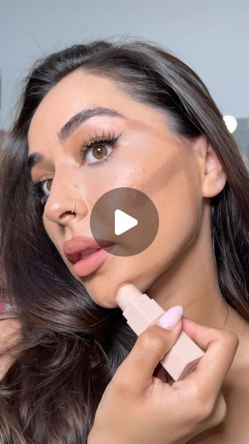 Frouzan M. 💄🇦🇫🇨🇦 on Instagram: "My all time fav way to snatch my face!!! Try this and thank me later! 

#makeup #contour #contouring #makeupaddict #makeuplooks #contourhack #fyp #fypシ" Contour Cheekbones Tutorial, Neck Contouring Makeup Double Chin, Contour Makeup For Double Chin, Contour Round Face With Double Chin, Contour Big Cheeks, Long Face Contour, Contour Jawline Double Chin, Contour For Round Face, Thank Me Later