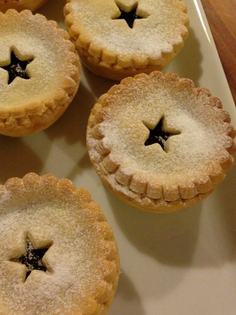 Mince Pie Pastry, Gf Pastry, Themes To Draw, Cherry Bakewell Tart, List Of Themes, Nancy Birtwhistle, Fruit Mince Pies, Sugarplum Christmas, English Recipes