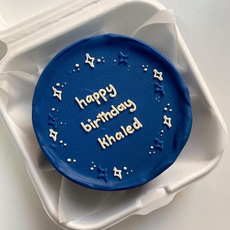 All Of Us sweets on Instagram: “Elegant💙✨ ‎‏#minicake #minicakes #koreancake #bentocake #abudhabi” Blue Bento Cake, Cake Designs For Boy, Cake For Boyfriend, Korean Cake, Simple Cake Designs, 18th Birthday Cake, Mini Cakes Birthday, Bento Cake, Birthday Cakes For Men