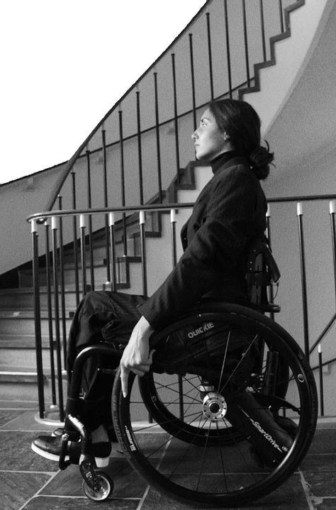 Wheelchair Aesthetic, Render People, Wheelchair Fashion, Wheelchair Women, Aesthetic Clothing Stores, Attractive Eyes, Medical Medium, Overcoming Obstacles, Disabled People