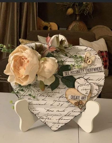 Diy Valentines Heart, Neutral Valentines Decor, Music Centerpieces, Rustic Hearts, Paperclip Crafts, Teacup Crafts, Aluminum Can Crafts, Crafty Decor, Diy Valentine's Day Decorations