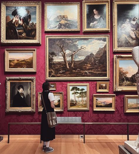 Paintings In A Museum, Art Appreciation Aesthetic, Art Museum Drawing, Museum Background For Editing, Vintage Museum Aesthetic, Aesthetic Art Gallery, Museum Reference, Art Collector Aesthetic, Wall Of Paintings